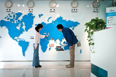 在線旅企線上爭(zhēng)流量、線下?lián)岄T店，傳統(tǒng)旅行社能否避免被“圍剿”？